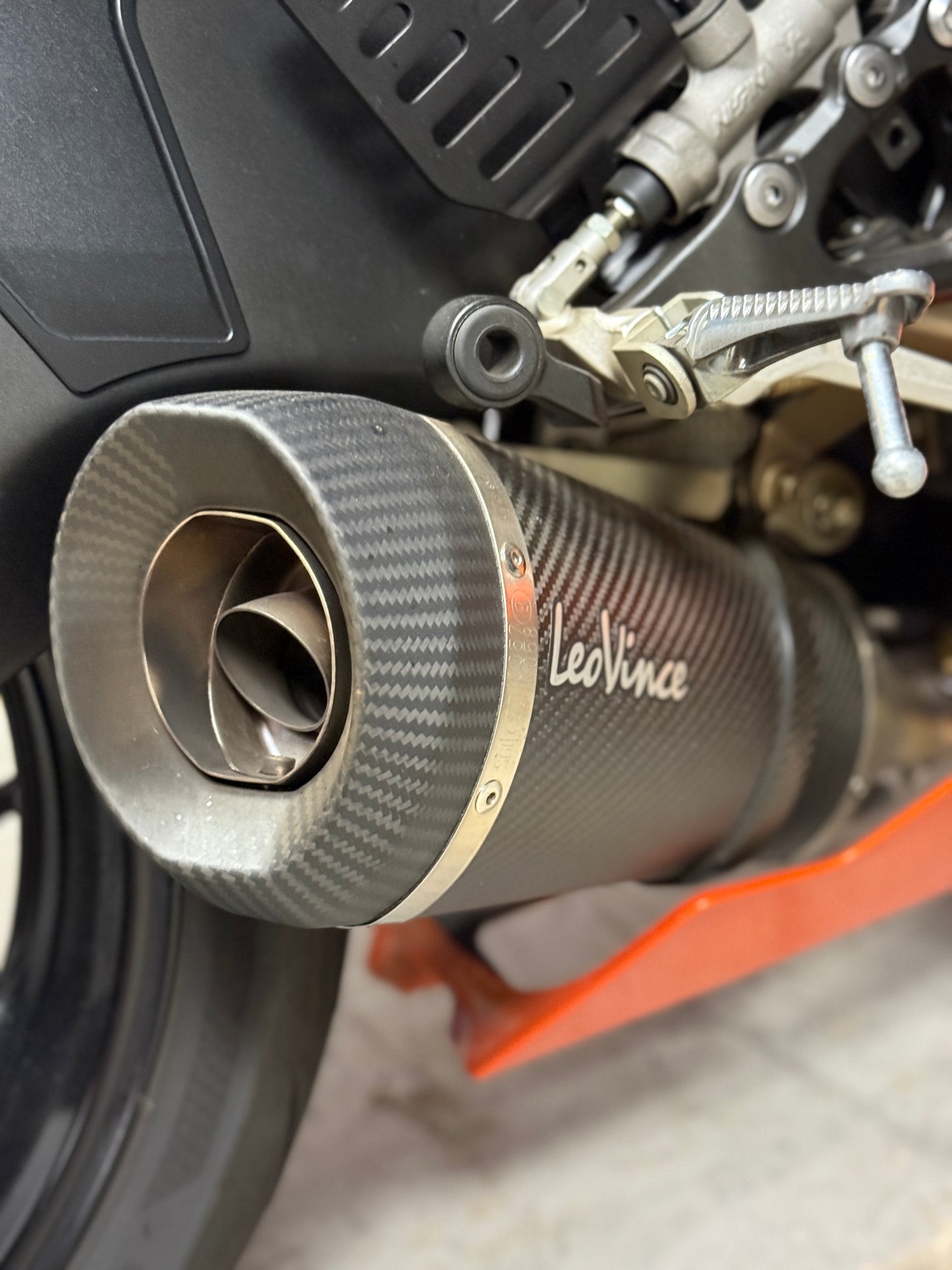 2020 Yamaha R6 Leo Vince Vivid Orange Black