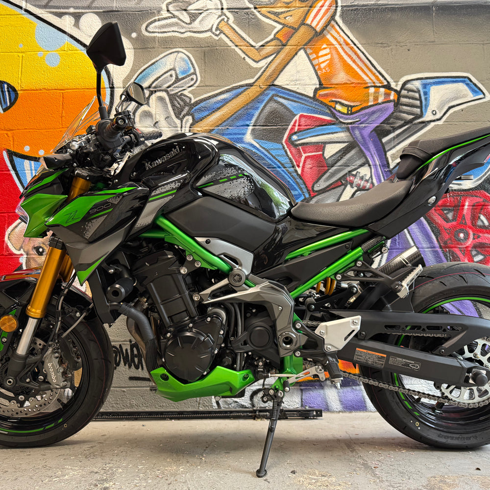 
                      
                        2024 KAWASAKI Z900 SE ABS GREEN M4
                      
                    
