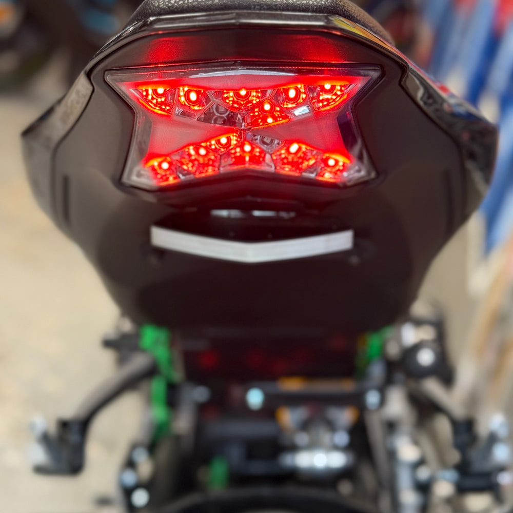 
                      
                        2024 KAWASAKI Z900 SE ABS GREEN M4
                      
                    
