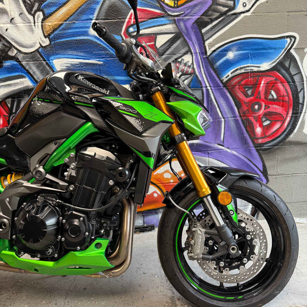 
                      
                        2024 KAWASAKI Z900 SE ABS GREEN M4
                      
                    
