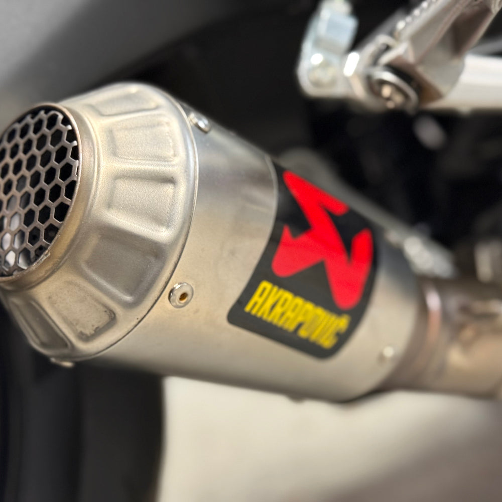 
                      
                        2024 KAWASAKI NINJA ZX6R ABS AKRAPOVIC
                      
                    