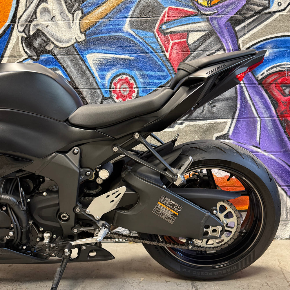 
                      
                        2024 KAWASAKI NINJA ZX6R ABS AKRAPOVIC
                      
                    
