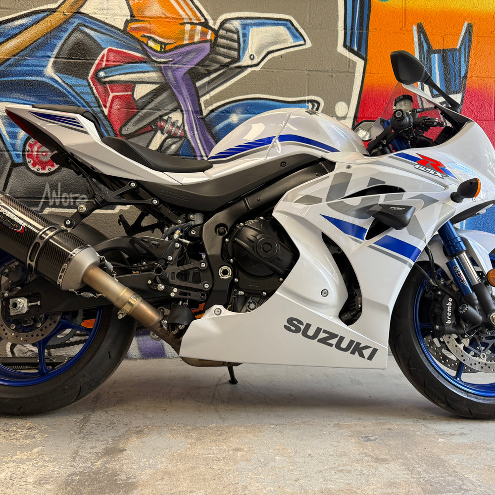 2018 SUZUKI GSXR 1000R WHITE BLIZZARD PEARL