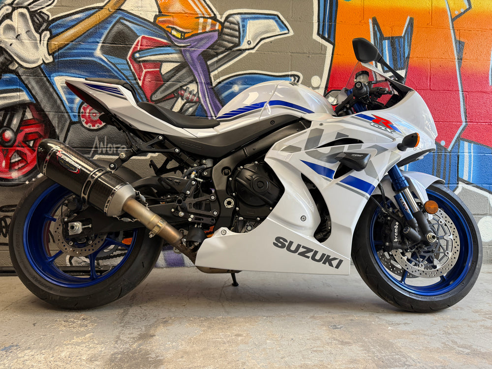 2018 SUZUKI GSXR 1000R WHITE BLIZZARD PEARL