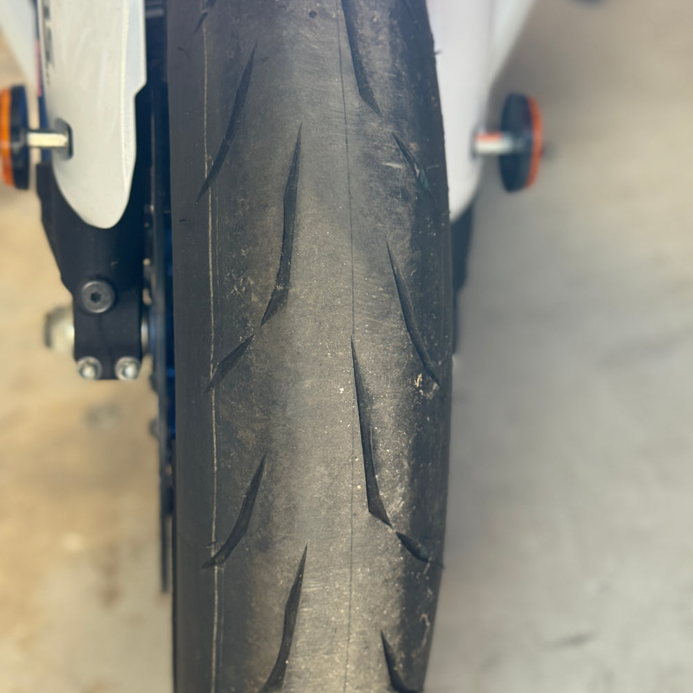 
                      
                        2018 SUZUKI GSXR 1000R WHITE BLIZZARD PEARL
                      
                    