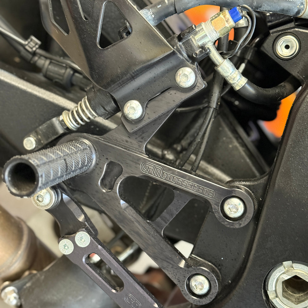 
                      
                        2018 SUZUKI GSXR 1000R WHITE BLIZZARD PEARL
                      
                    