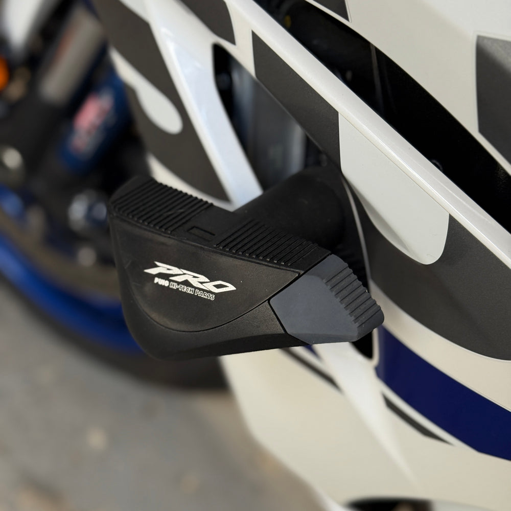 
                      
                        2018 SUZUKI GSXR 1000R WHITE BLIZZARD PEARL
                      
                    