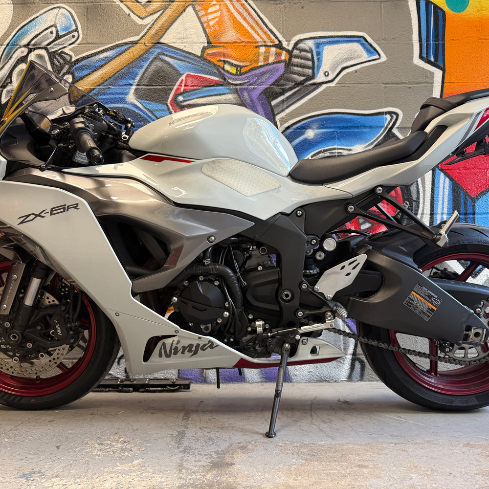 
                      
                        2024 Kawasaki Ninja ZX6R ABS M4 Slip on
                      
                    