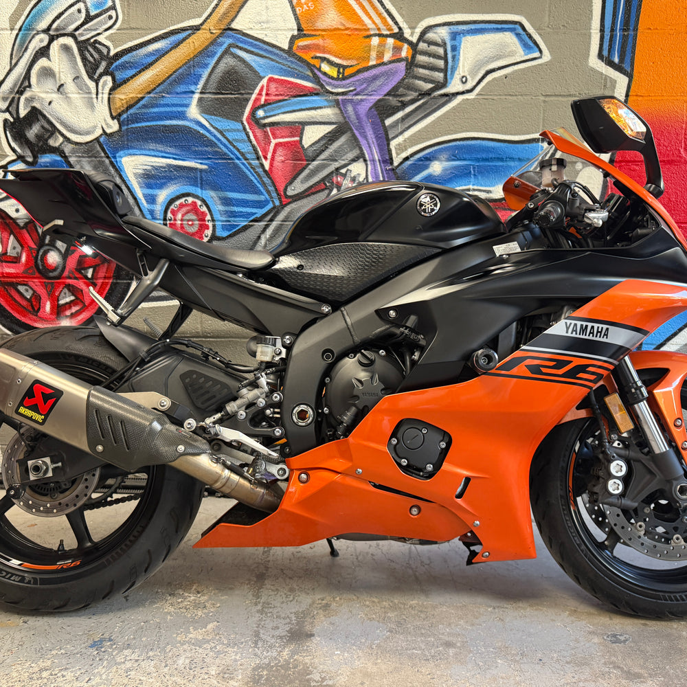 2020 Yamaha R6 AKRAPOVIC Vivid Orange Black