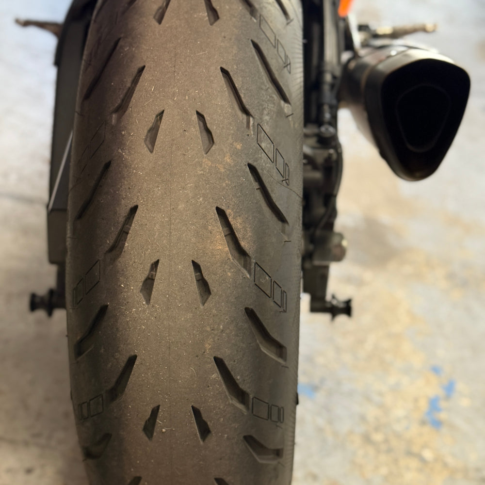 
                      
                        2020 Yamaha R6 AKRAPOVIC Vivid Orange Black
                      
                    