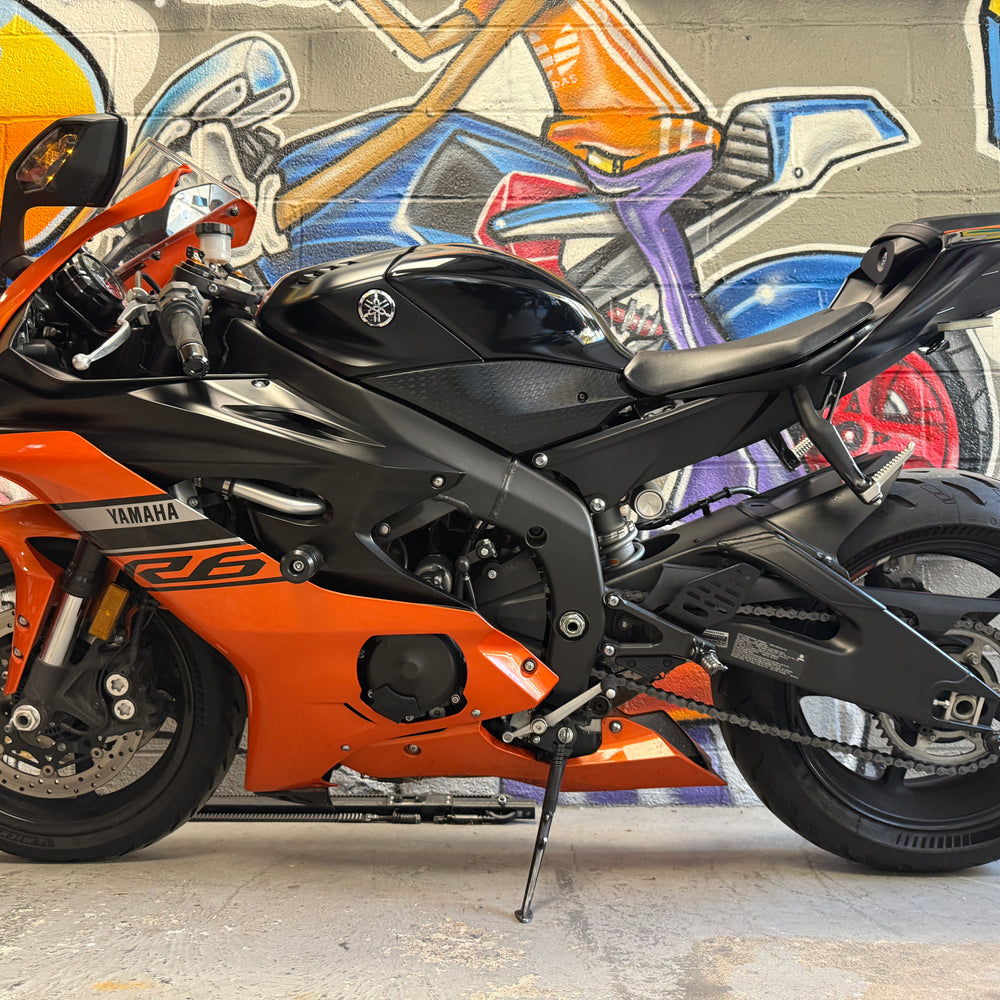 
                      
                        2020 Yamaha R6 AKRAPOVIC Vivid Orange Black
                      
                    
