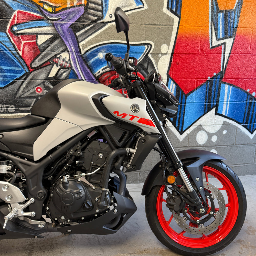 
                      
                        2020 YAMAHA MT03 GREY RED
                      
                    