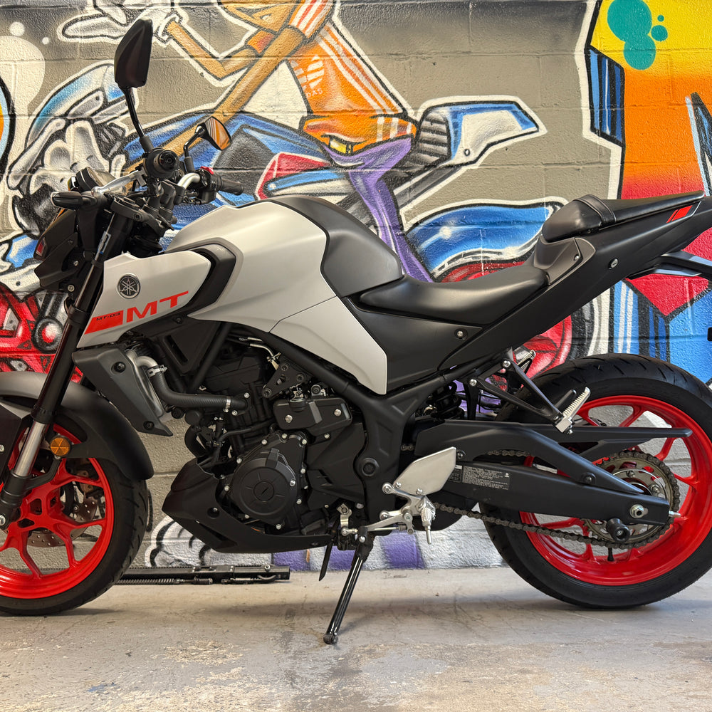
                      
                        2020 YAMAHA MT03 GREY RED
                      
                    
