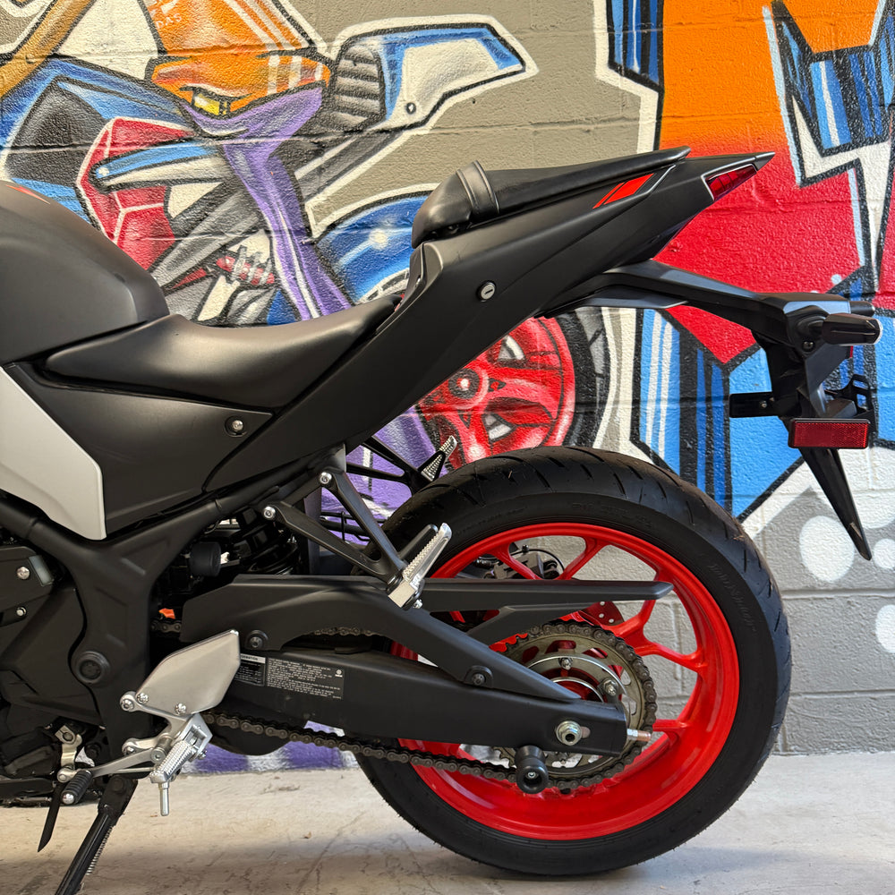 
                      
                        2020 YAMAHA MT03 GREY RED
                      
                    