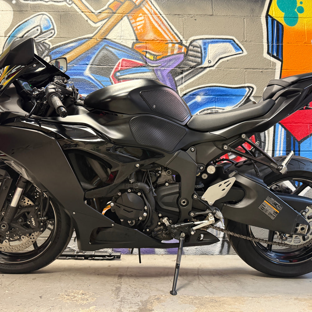 
                      
                        2024 Kawasaki Ninja ZX6R M4 slip on
                      
                    