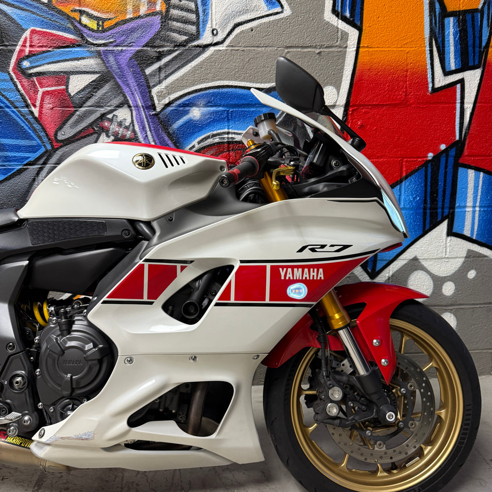 
                      
                        2022 YAMAHA R7 60TH ANNIV. ED. AKRAPOVIC
                      
                    