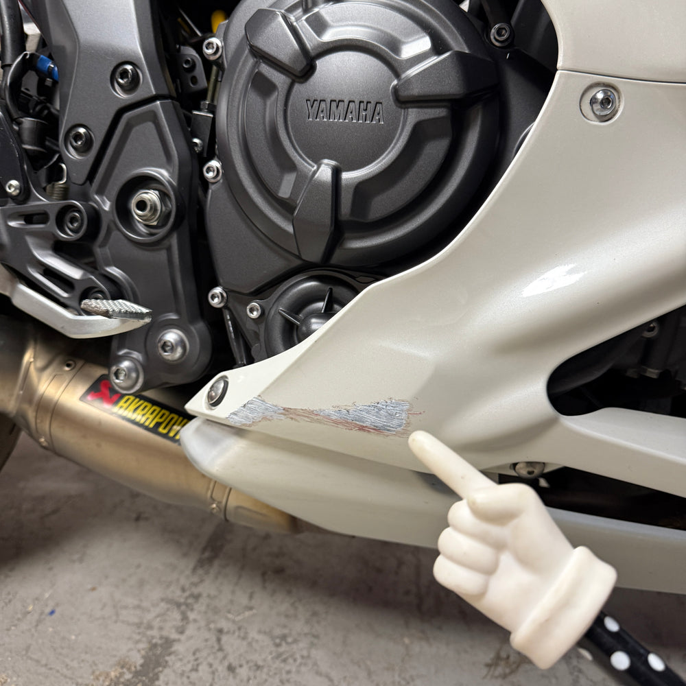 
                      
                        2022 YAMAHA R7 60TH ANNIV. ED. AKRAPOVIC
                      
                    