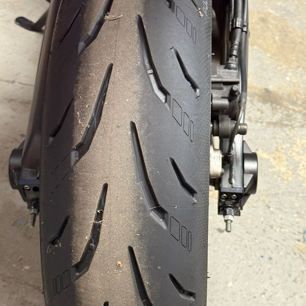 
                      
                        2022 YAMAHA R7 60TH ANNIV. ED. AKRAPOVIC
                      
                    