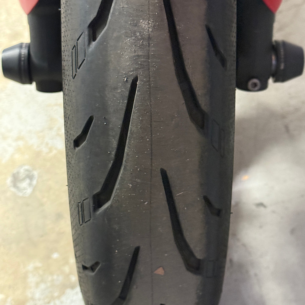 
                      
                        2022 YAMAHA R7 60TH ANNIV. ED. AKRAPOVIC
                      
                    