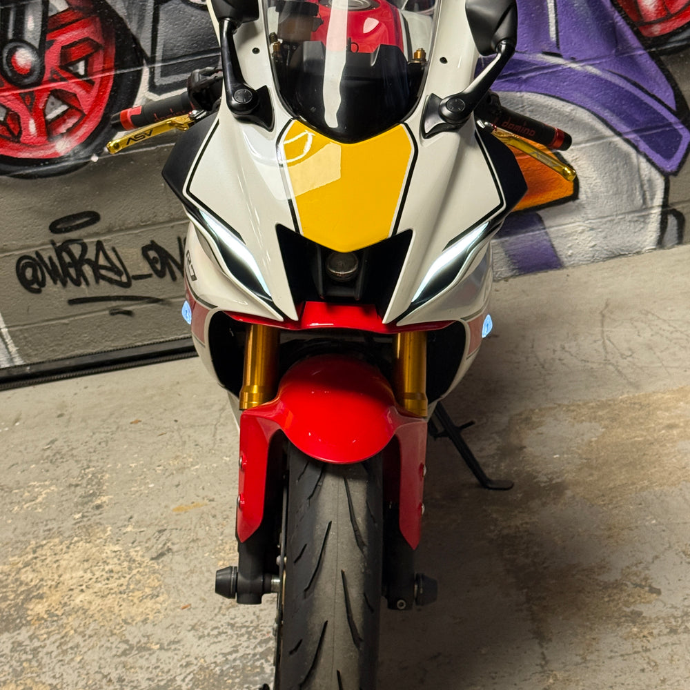 
                      
                        2022 YAMAHA R7 60TH ANNIV. ED. AKRAPOVIC
                      
                    