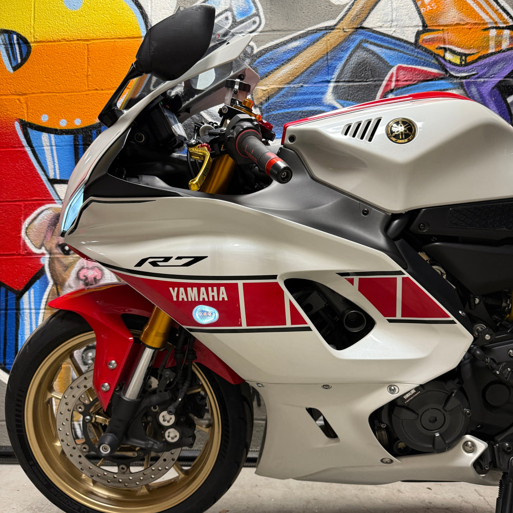 
                      
                        2022 YAMAHA R7 60TH ANNIV. ED. AKRAPOVIC
                      
                    