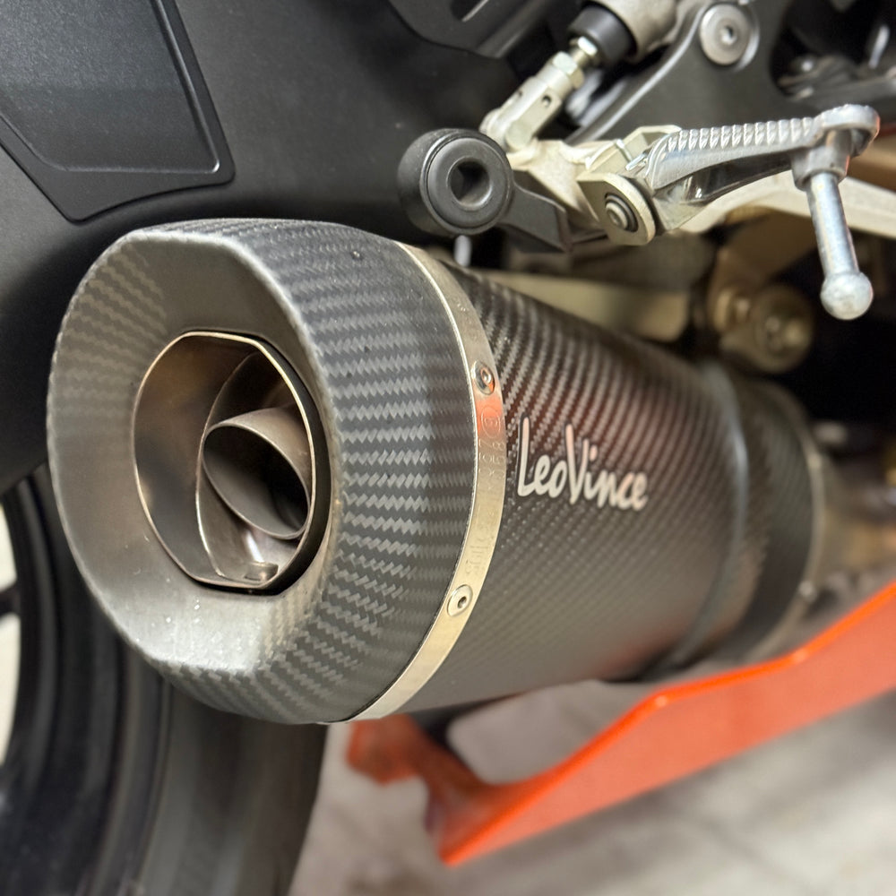 
                      
                        2020 Yamaha R6 Leo Vince Vivid Orange Black
                      
                    