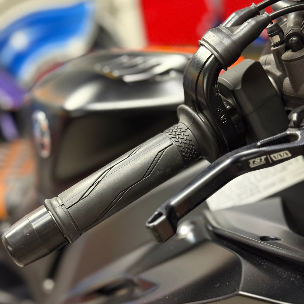 
                      
                        2020 Yamaha R6 Leo Vince Vivid Orange Black
                      
                    