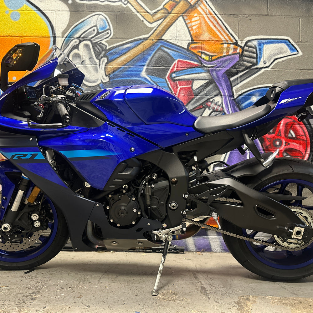 
                      
                        2024 YAMAHA R1 BLUE AKRAPOVIC
                      
                    