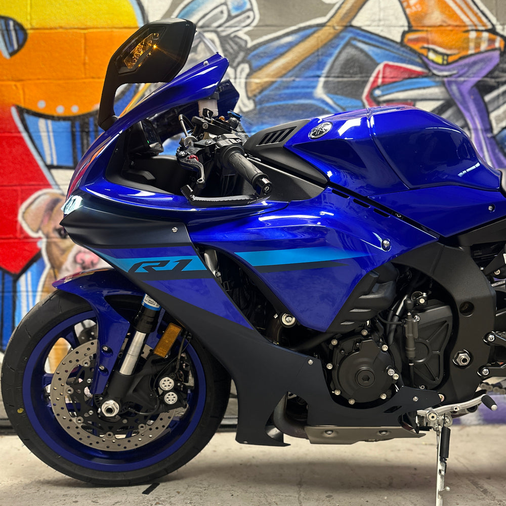 
                      
                        2024 YAMAHA R1 BLUE AKRAPOVIC
                      
                    