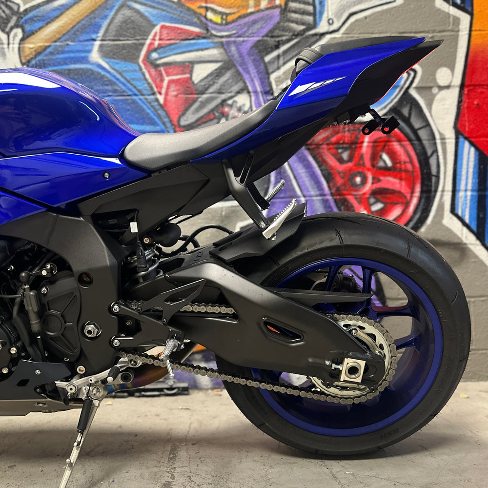 
                      
                        2024 YAMAHA R1 BLUE AKRAPOVIC
                      
                    