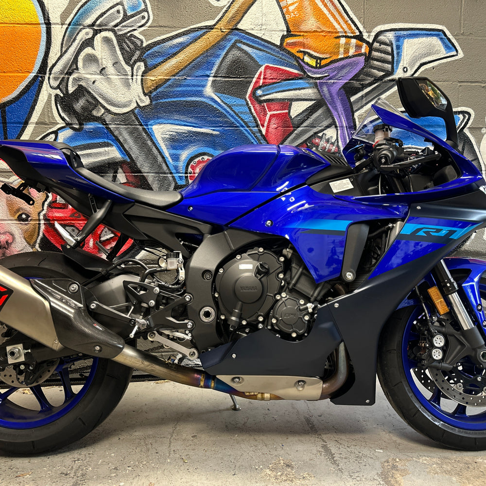 2024 YAMAHA R1 BLUE AKRAPOVIC