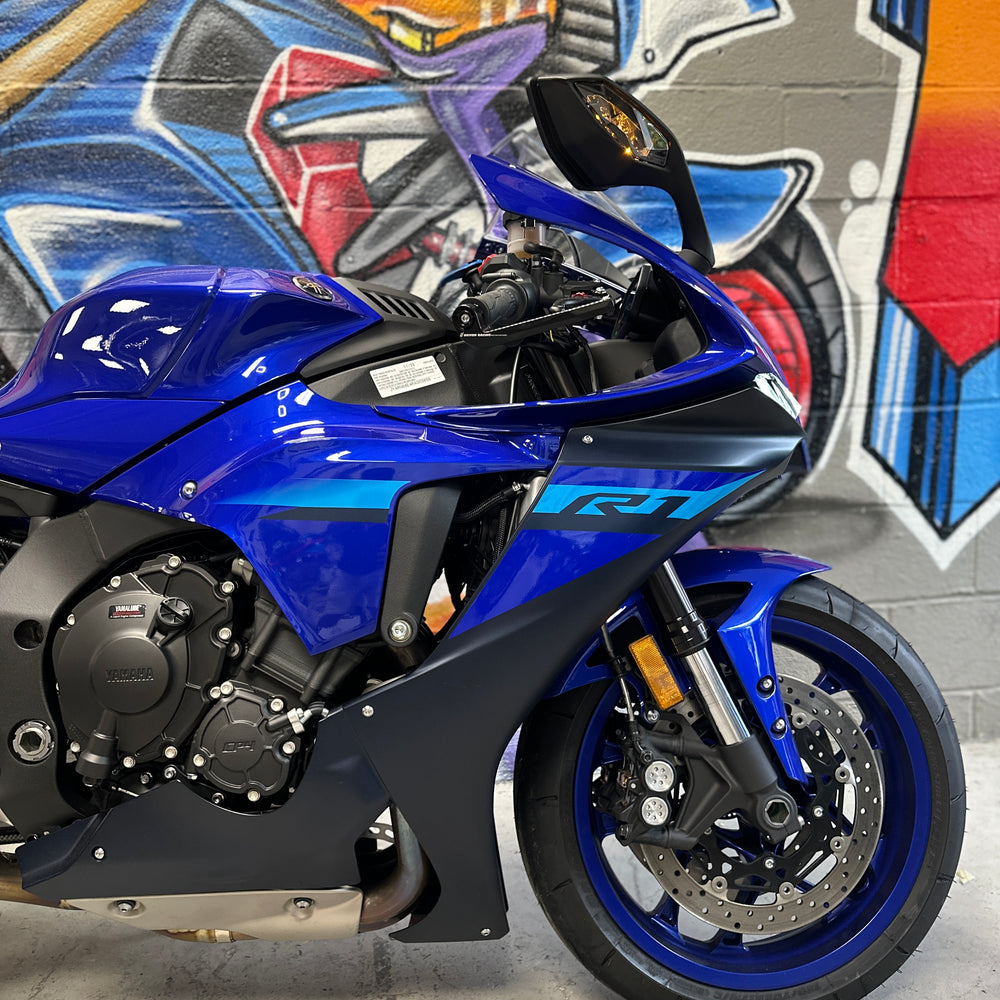 
                      
                        2024 YAMAHA R1 BLUE AKRAPOVIC
                      
                    