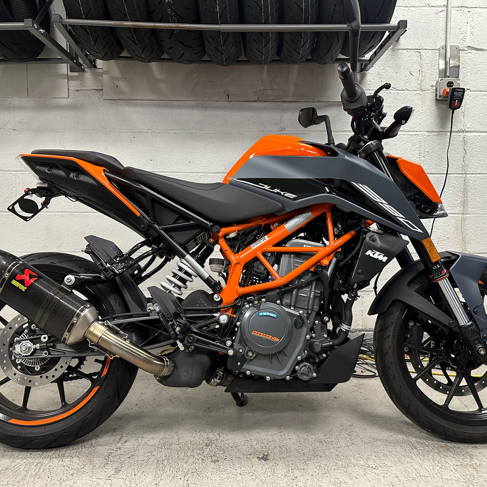 2023 KTM DUKE 390 AKRAPOVIC