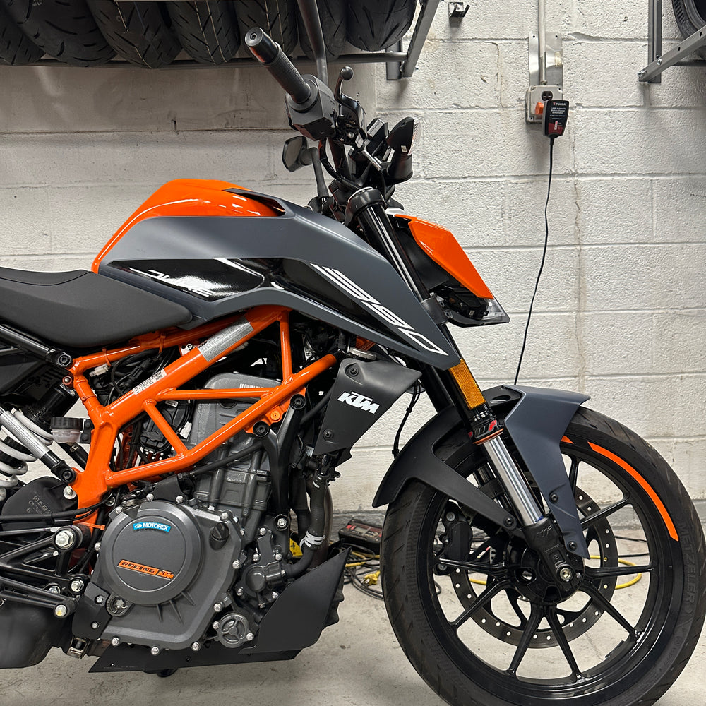 
                      
                        2023 KTM DUKE 390 AKRAPOVIC
                      
                    