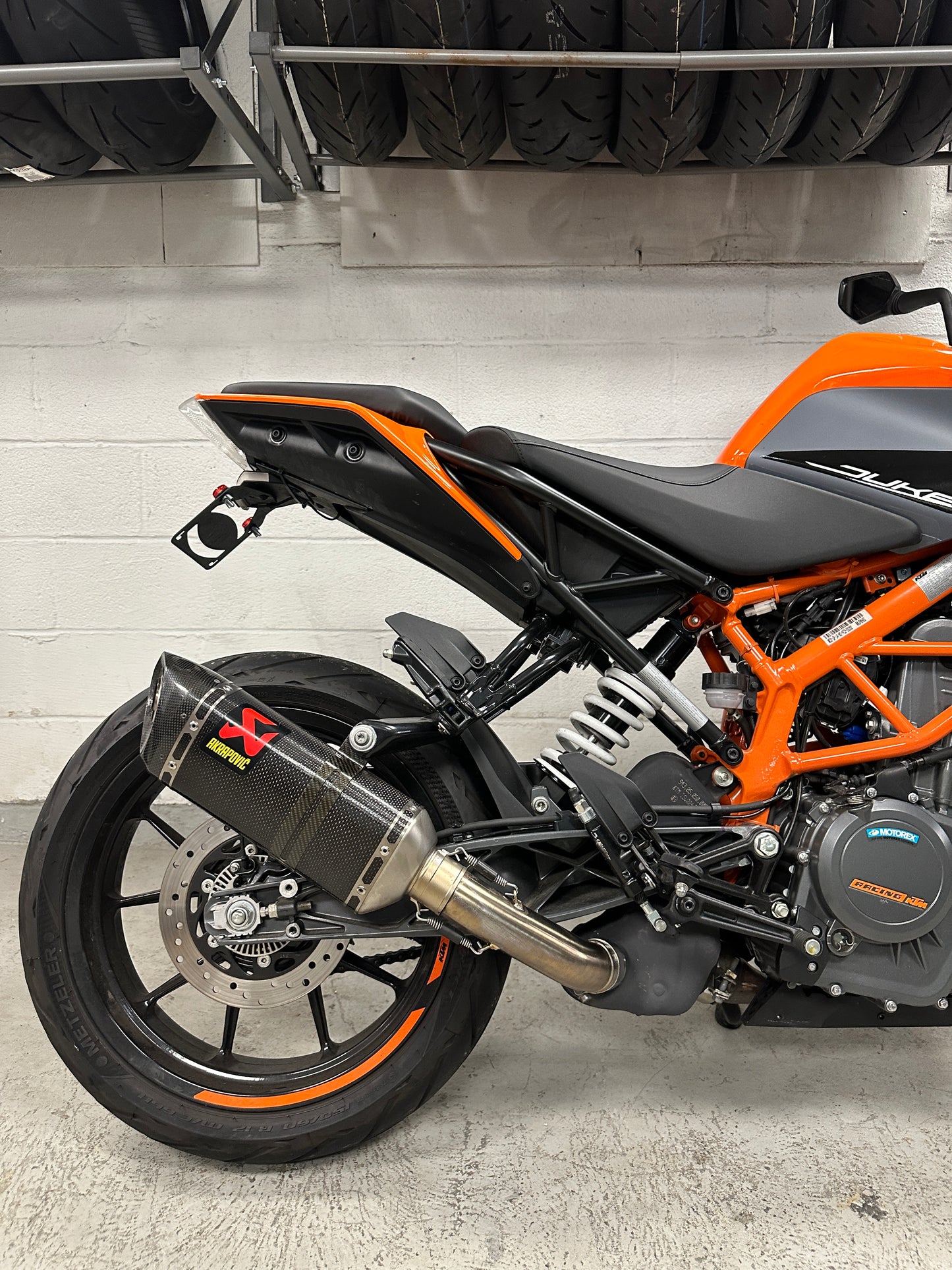 2023 KTM DUKE 390 AKRAPOVIC