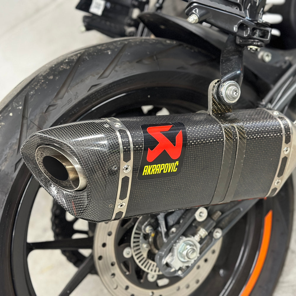 
                      
                        2023 KTM DUKE 390 AKRAPOVIC
                      
                    