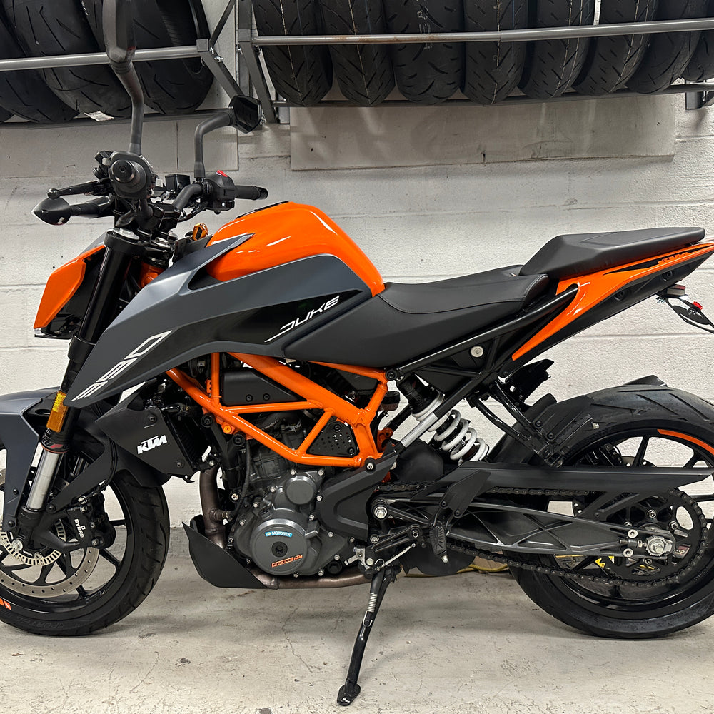 
                      
                        2023 KTM DUKE 390 AKRAPOVIC
                      
                    