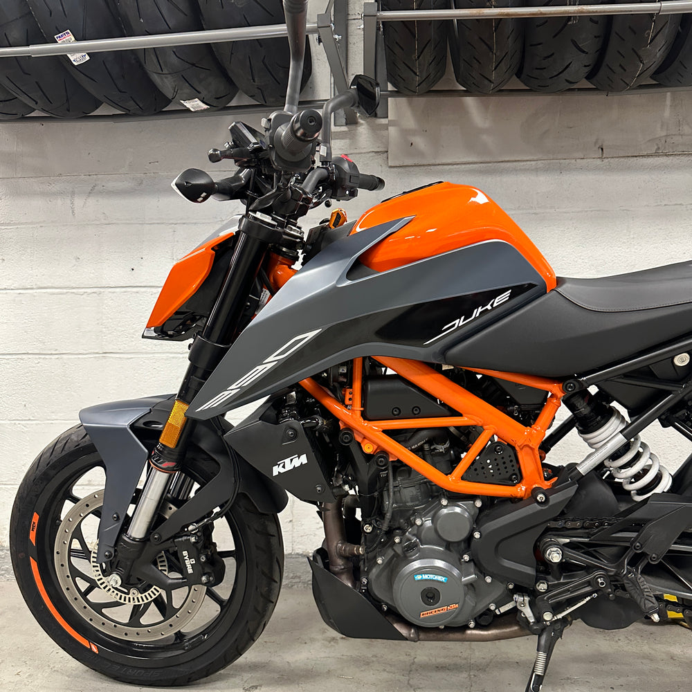 
                      
                        2023 KTM DUKE 390 AKRAPOVIC
                      
                    