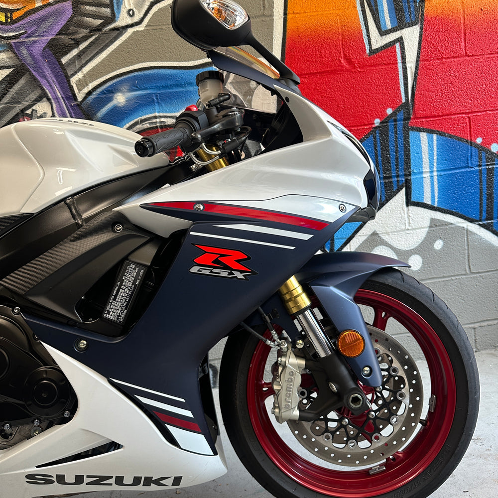 
                      
                        2024 SUZUKI GSXR 750 WHITE
                      
                    