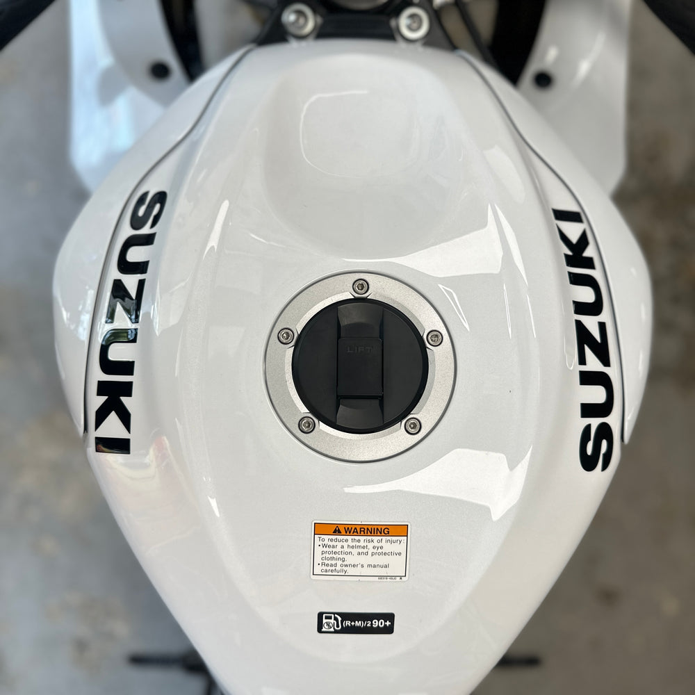 
                      
                        2024 SUZUKI GSXR 750 WHITE
                      
                    