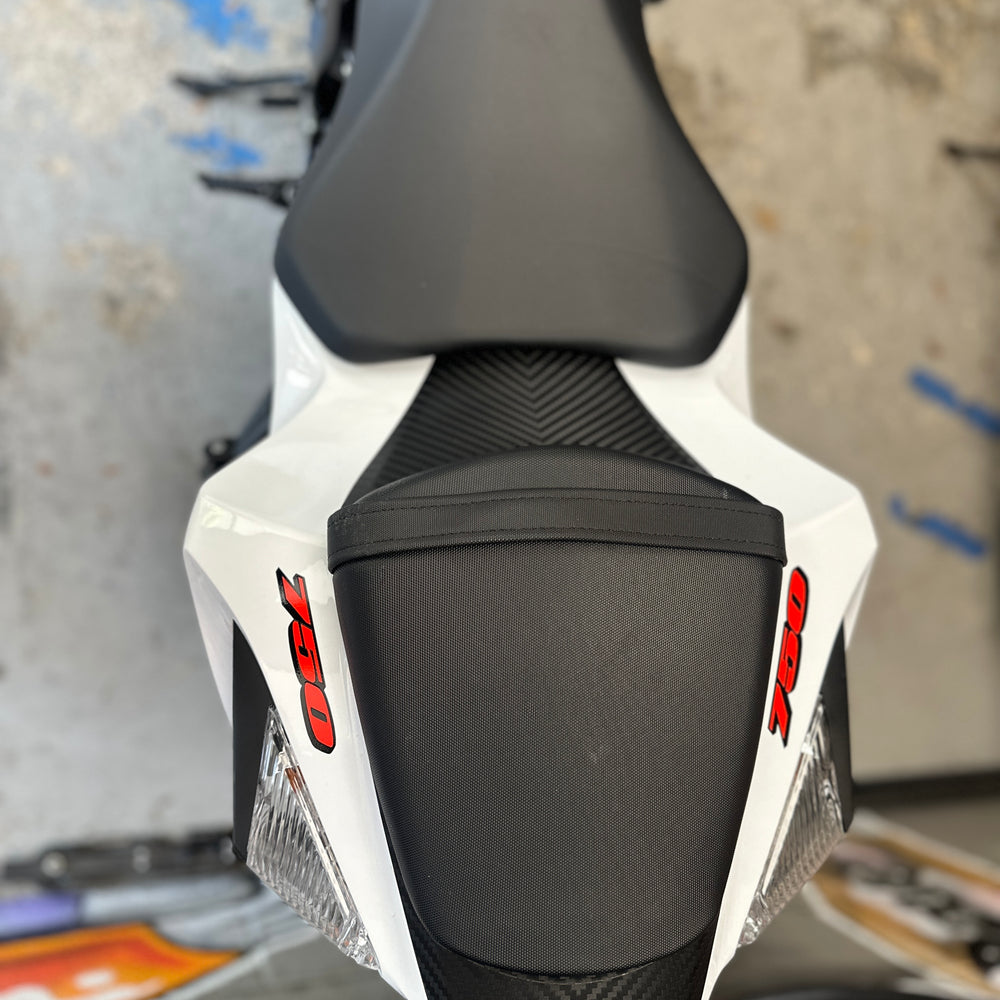 
                      
                        2024 SUZUKI GSXR 750 WHITE
                      
                    