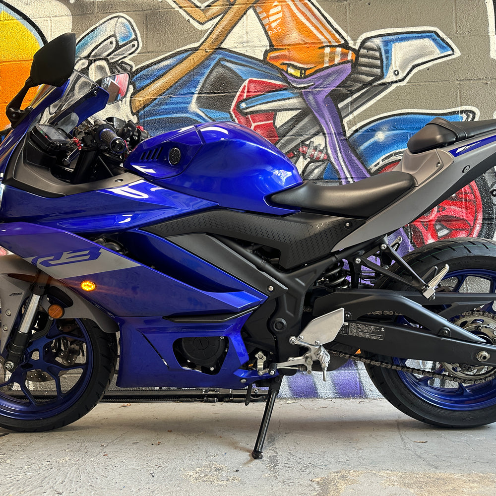 
                      
                        2020 YAMAHA R3 ABS BLUE AKRAPOVIC
                      
                    