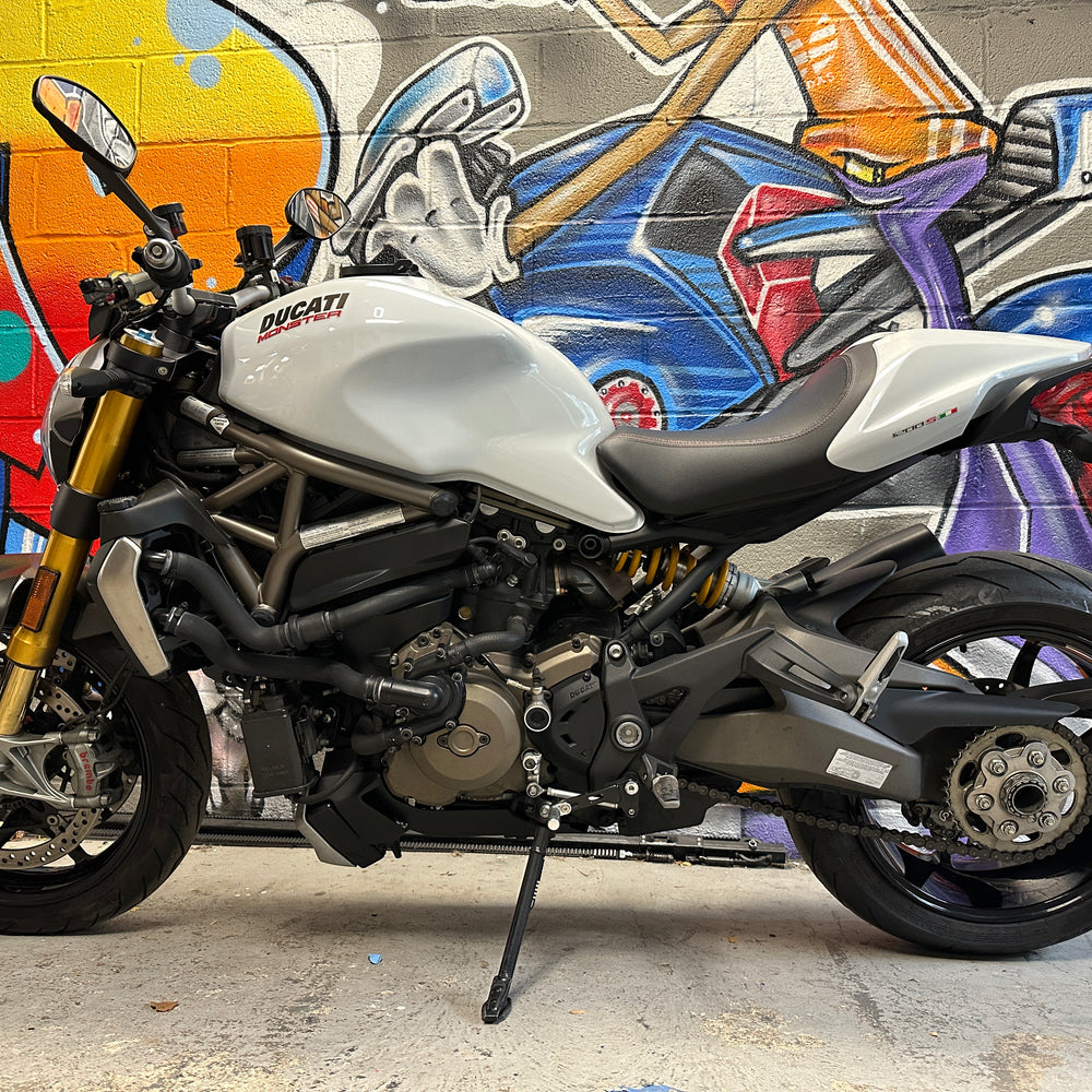 
                      
                        2015 DUCATI MONSTER 1200 S PEARL WHITE
                      
                    