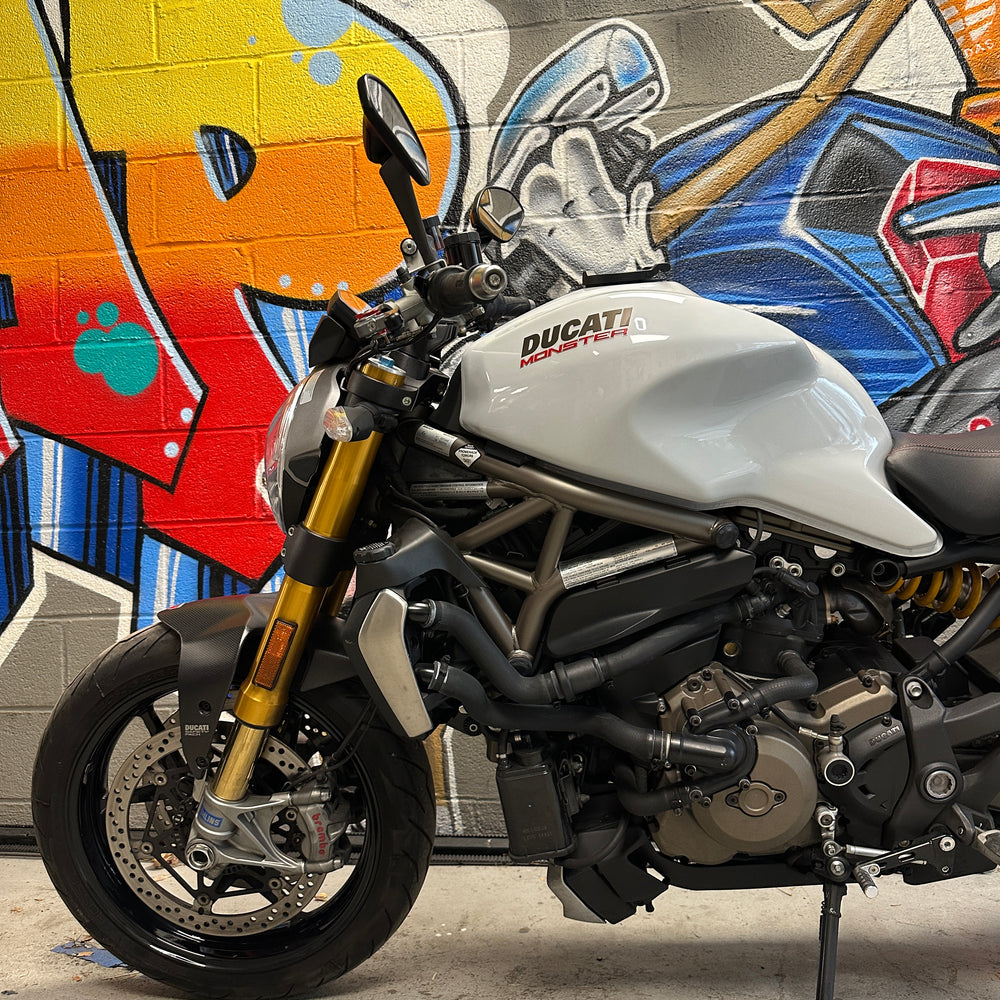 
                      
                        2015 DUCATI MONSTER 1200 S PEARL WHITE
                      
                    