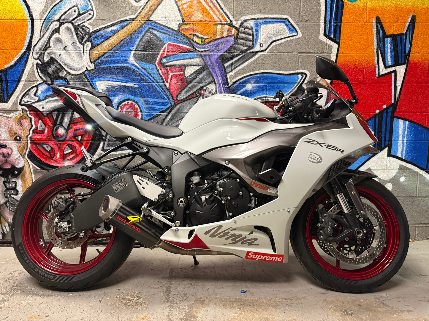 2024 Kawasaki ZX6R in Pearl White GRAVES