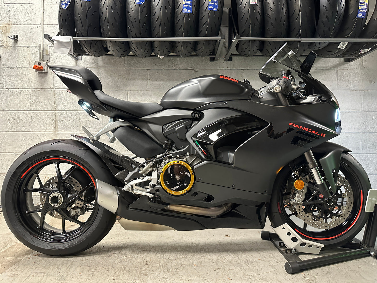 2024 DUCATI PANIGALE V2 CARBON PACKAGE