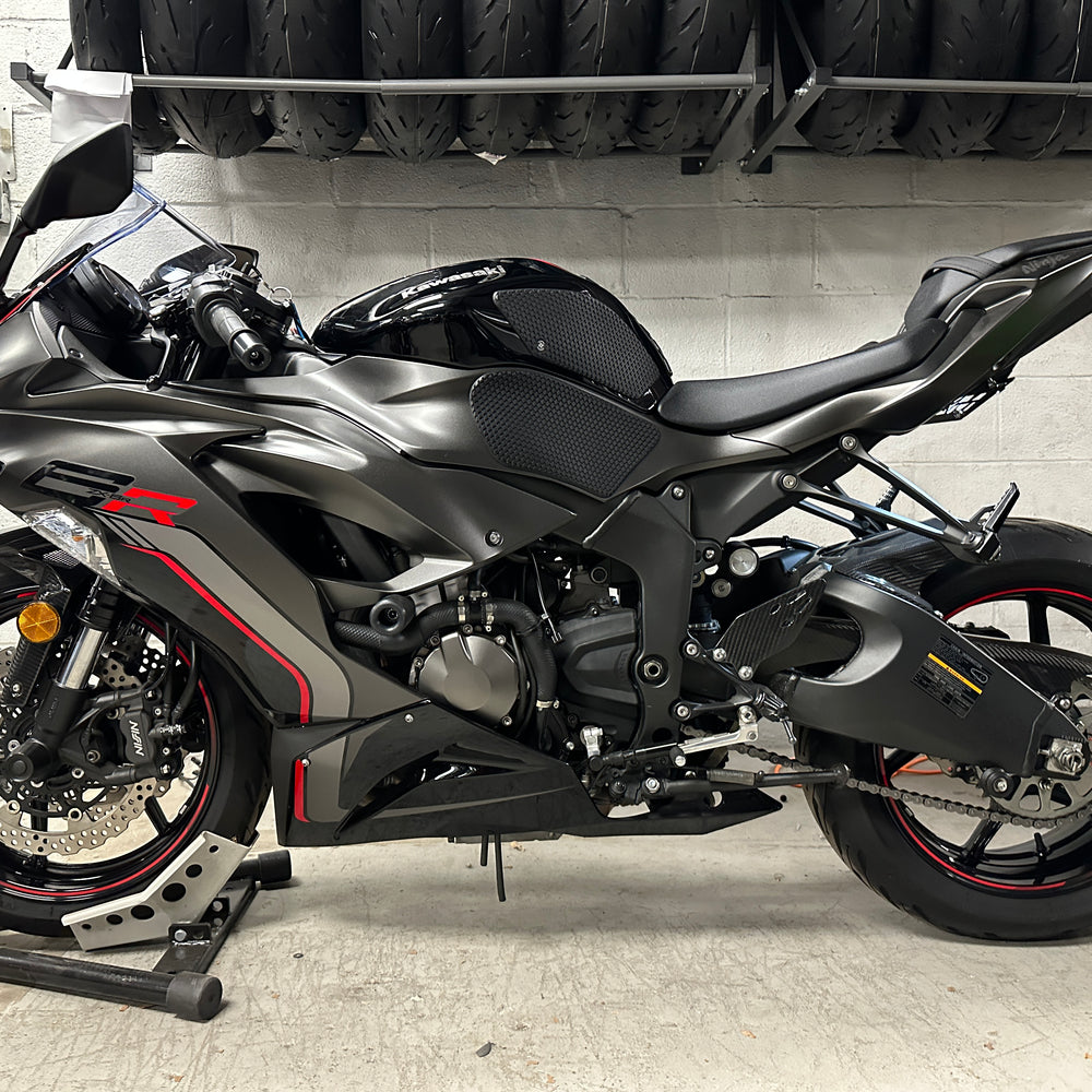 
                      
                        2023 KAWASAKI NINJA ZX6R BLK RED CARBON
                      
                    