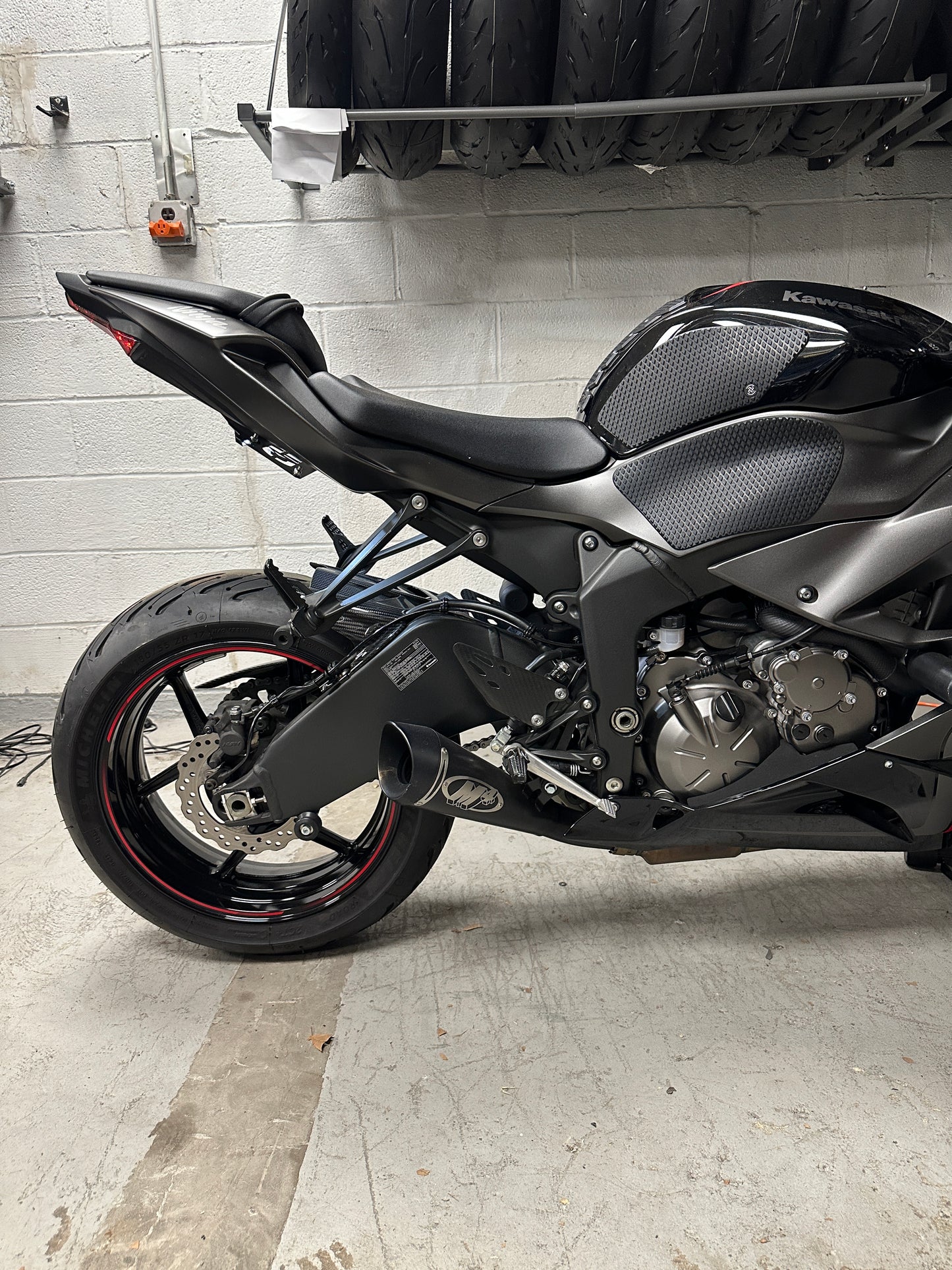 2023 KAWASAKI NINJA ZX6R BLK RED CARBON