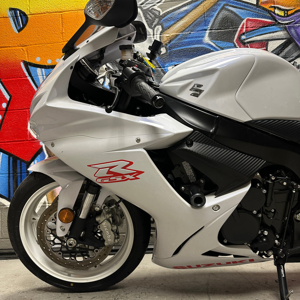 
                      
                        2020 SUZUKI GSXR 600 PEARL GLACIER WHITE
                      
                    