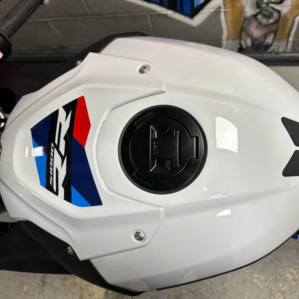 
                      
                        2023 BMW S1000RR M PACKAGE CARBON WHEELS
                      
                    